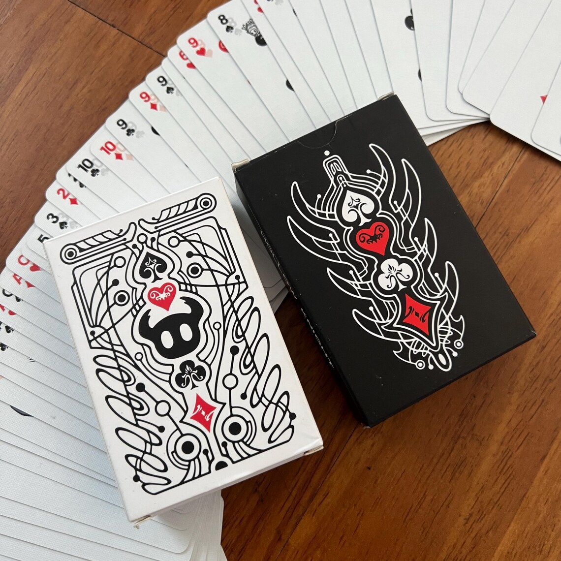 مجموعة بطاقات البوكر القياسية  - مراجعة Board Games وسعره